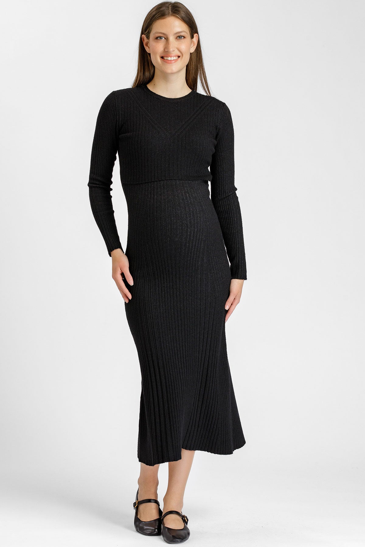 Abito premaman e allattamento nero in maglia a costine. Modello midi aderente con apertura discreta per allattare. Made in Italy.