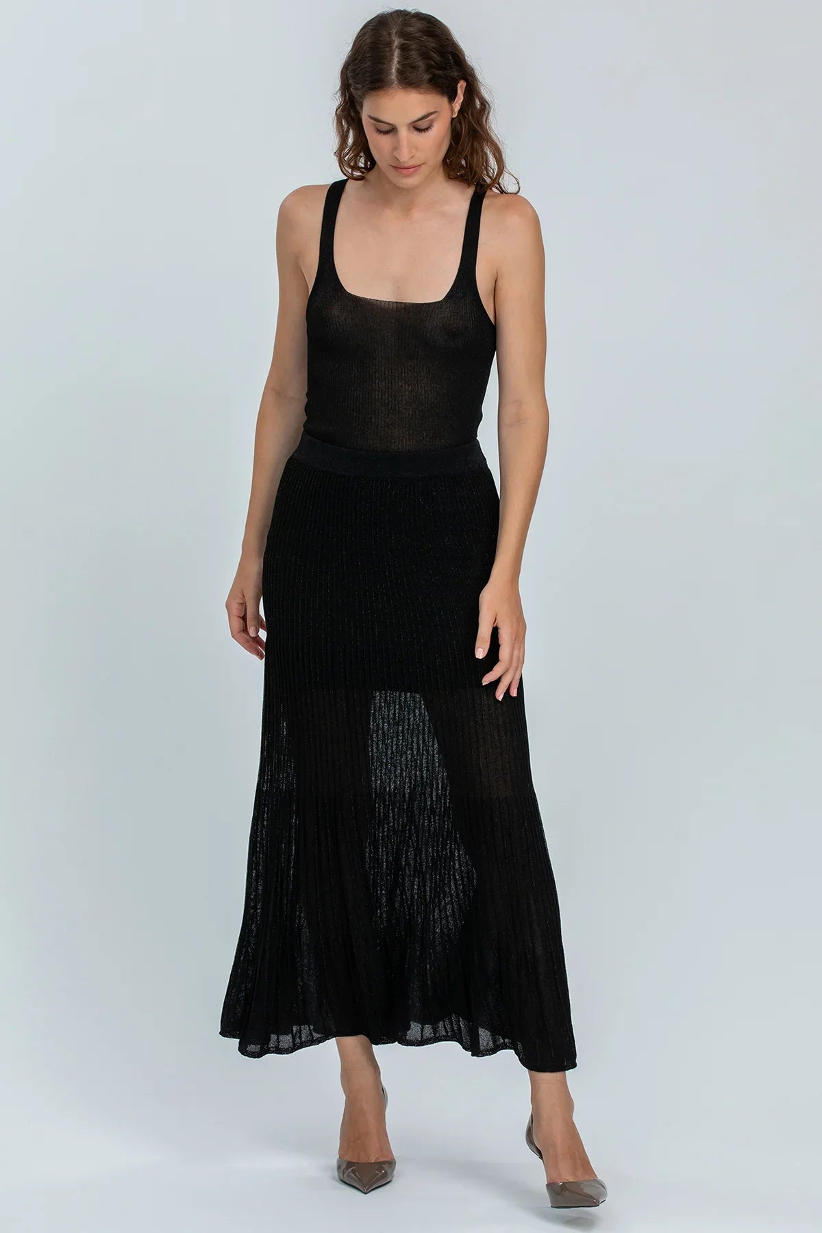 Abito premaman elegante nero senza maniche, tessuto leggero e trasparente, moda gravidanza