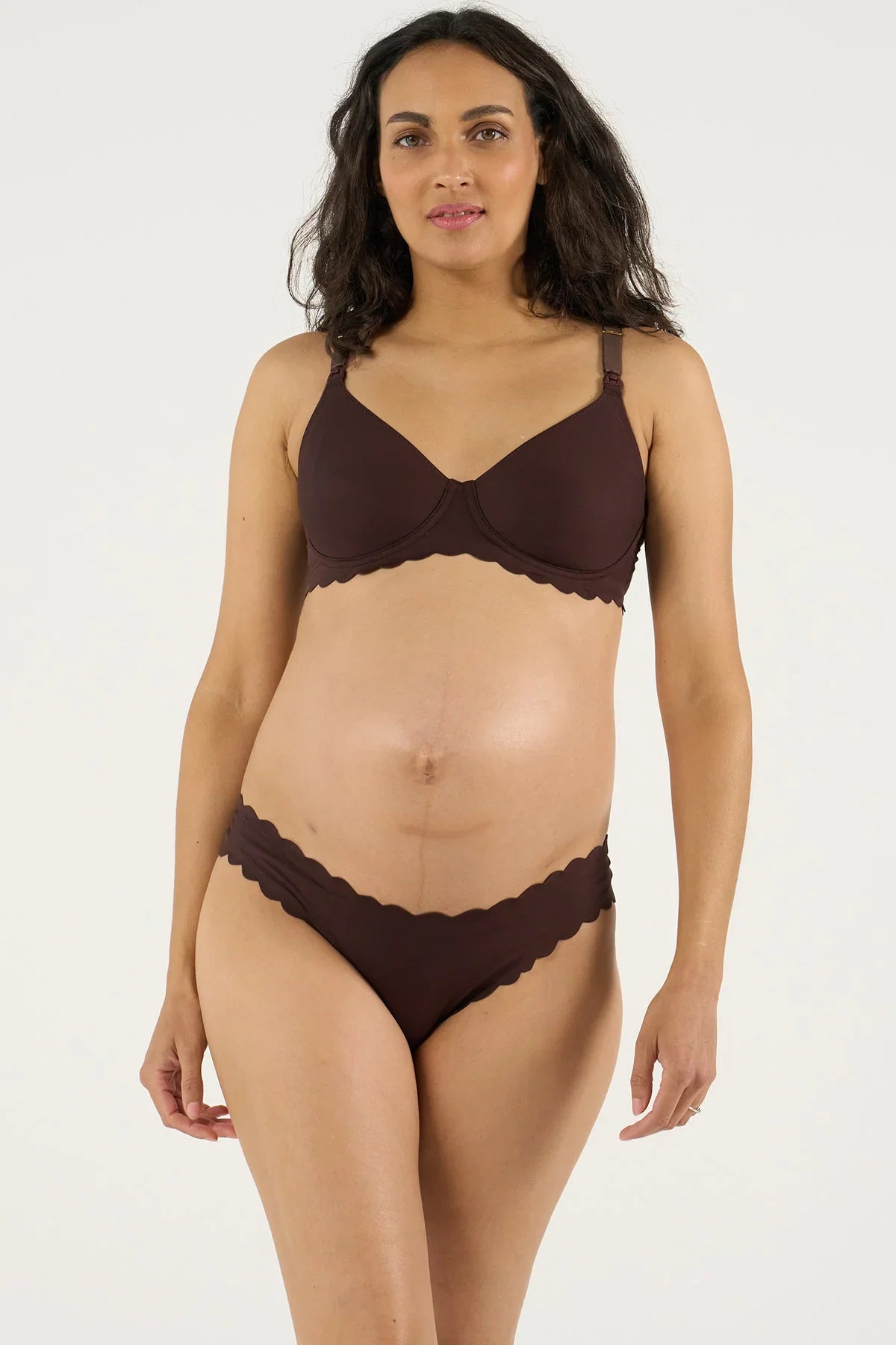 Set di reggiseno per allattamento e slip premaman marrone di Cache Coeur