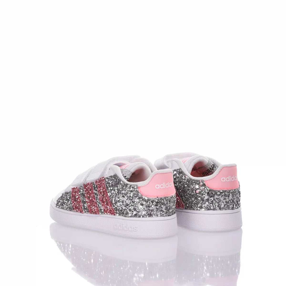 Scarpe da ginnastica glitterate per bambina con dettagli rosa, design sportivo moderno
