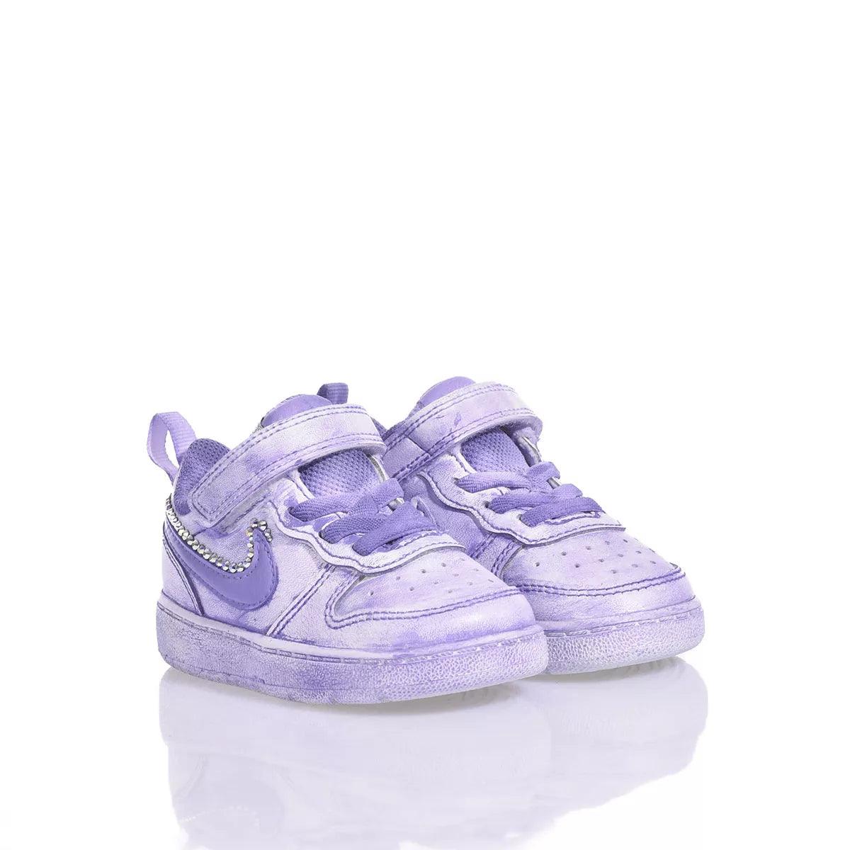 Scarpe da ginnastica viola per bambini, ideali per outfit premaman neonati e gravidanza.