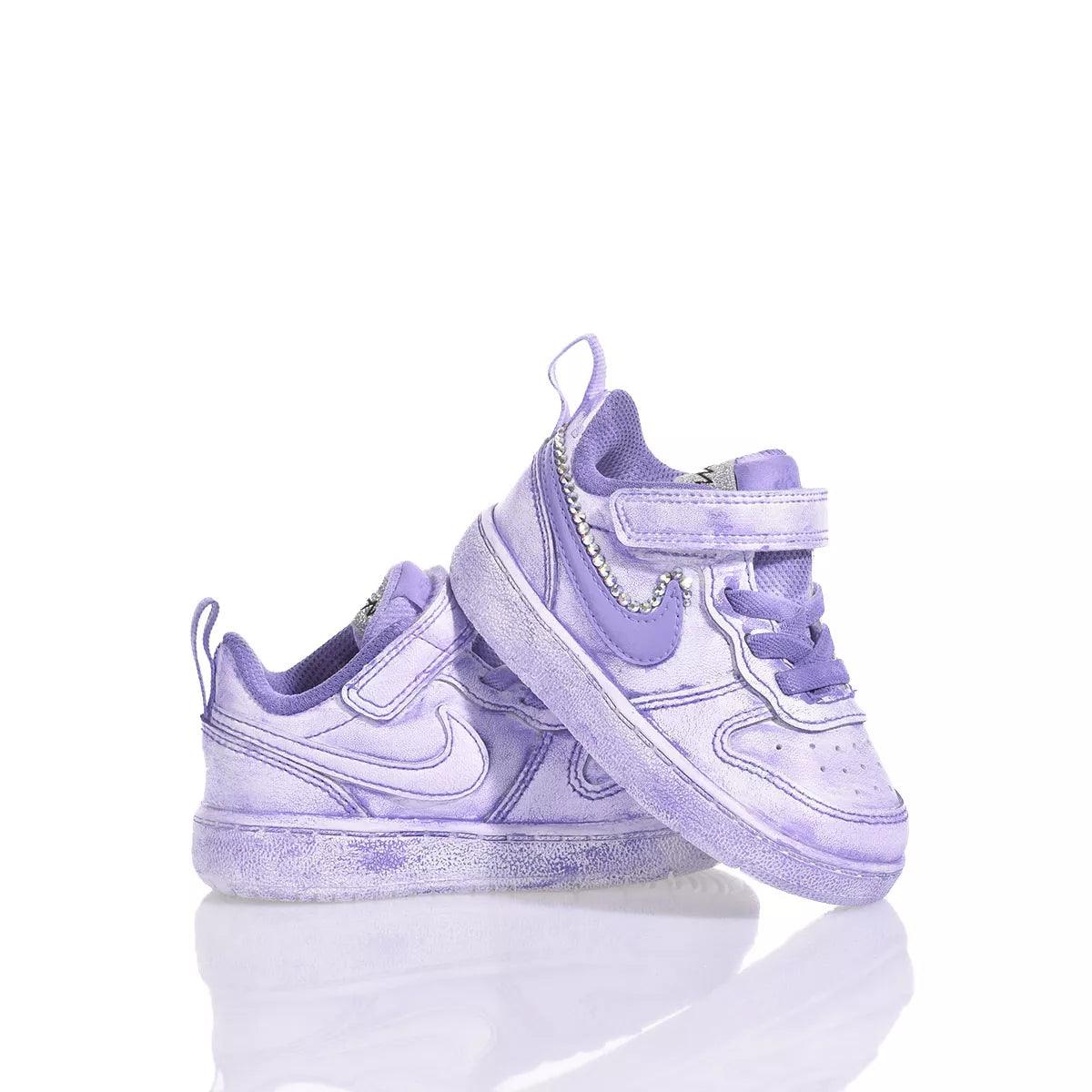 Scarpe da ginnastica lilla per bambini, perfette per look premaman alla moda e comodi.