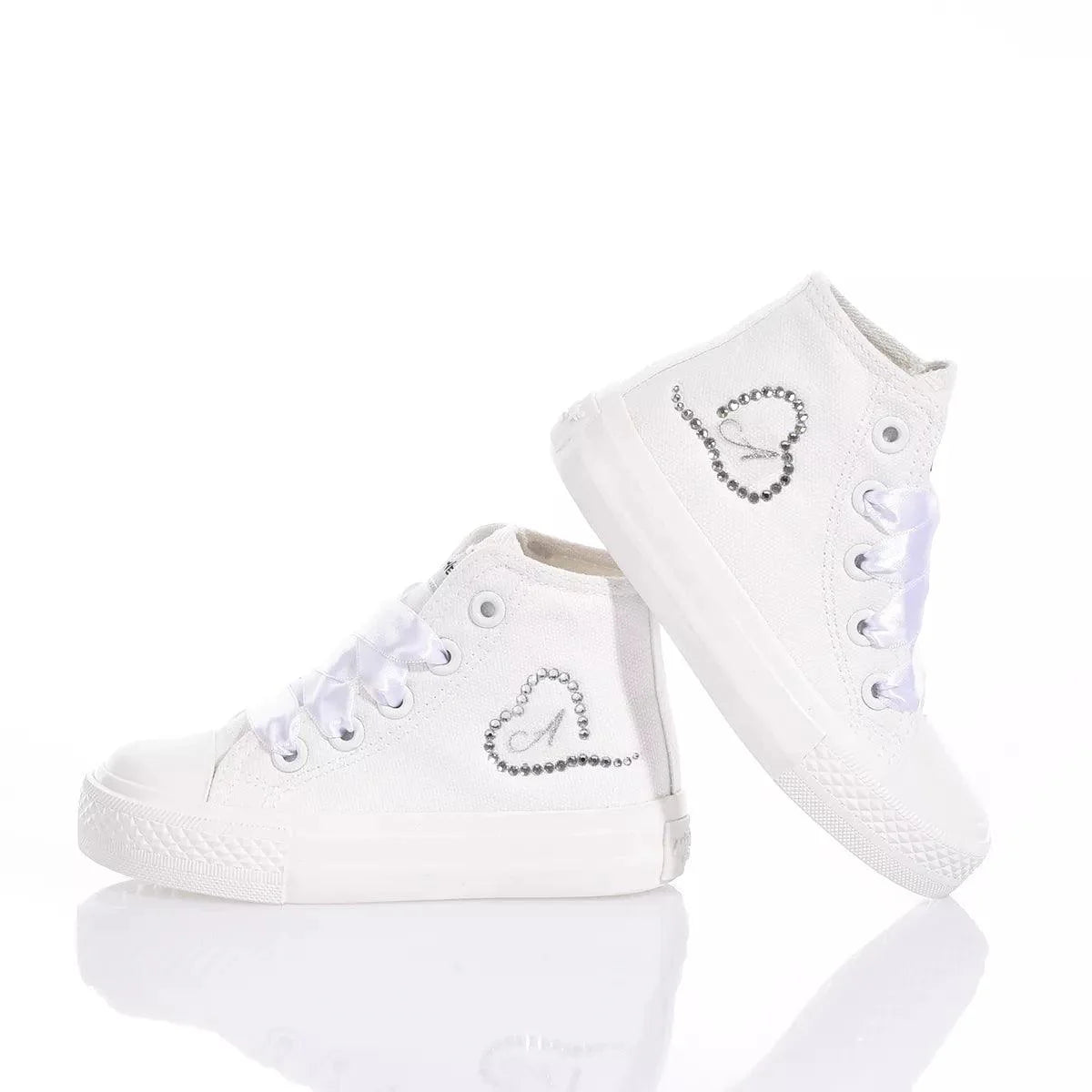 Sneakers bianche bambina con strass a cuore, ideale per abbigliamento premaman coordinato