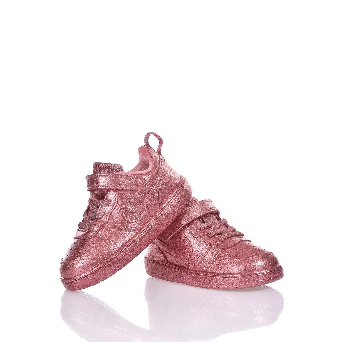 Scarpe da ginnastica bambina rosa glitterate con chiusura a strappo, su fondo bianco.