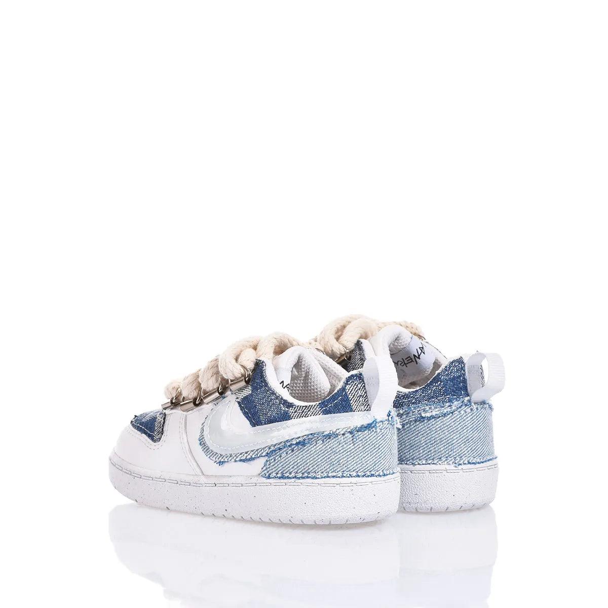 Scarpe neonato in denim e tessuto, ideali per abbigliamento premaman e maternità.