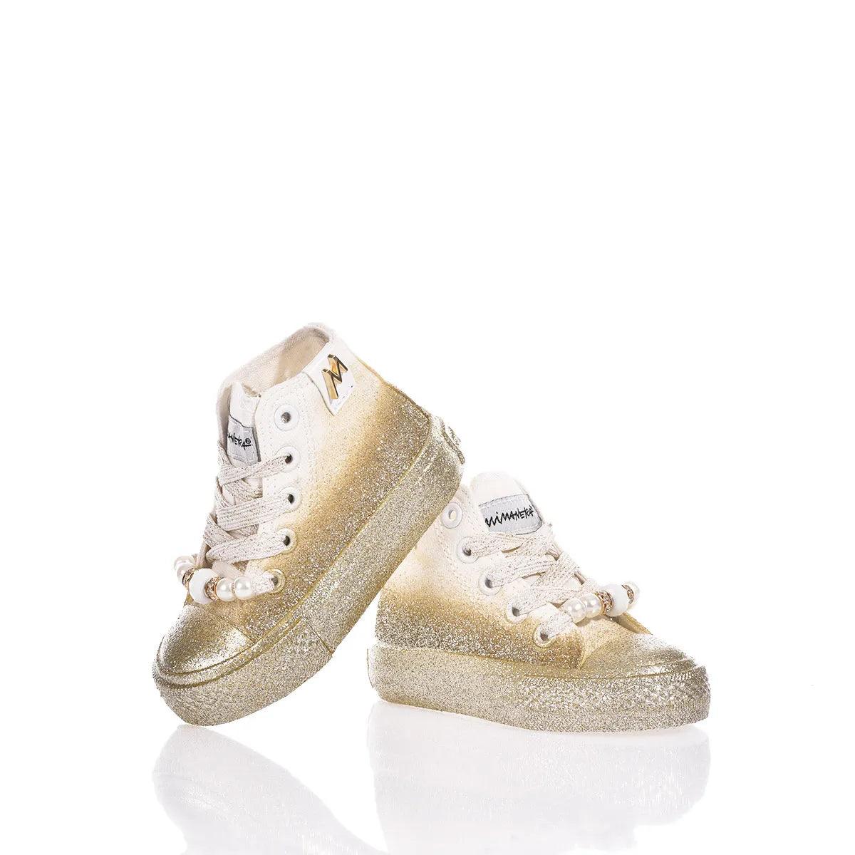 Scarpe glitter oro per bambini, ideale per outfit premaman coordinati, moda premaman elegante.