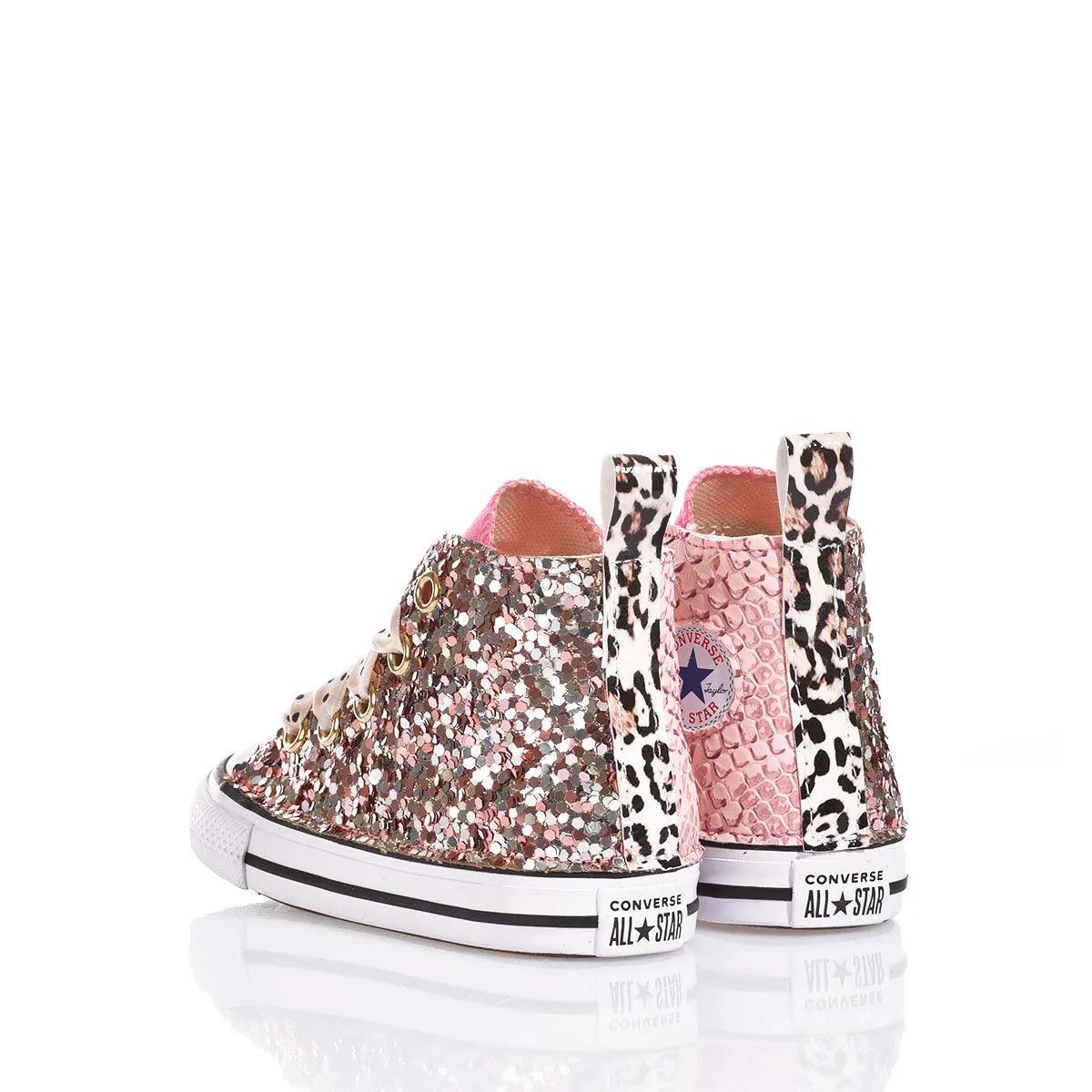 Scarpe glitterate e animalier per bambina, ideali con abbigliamento premaman alla moda