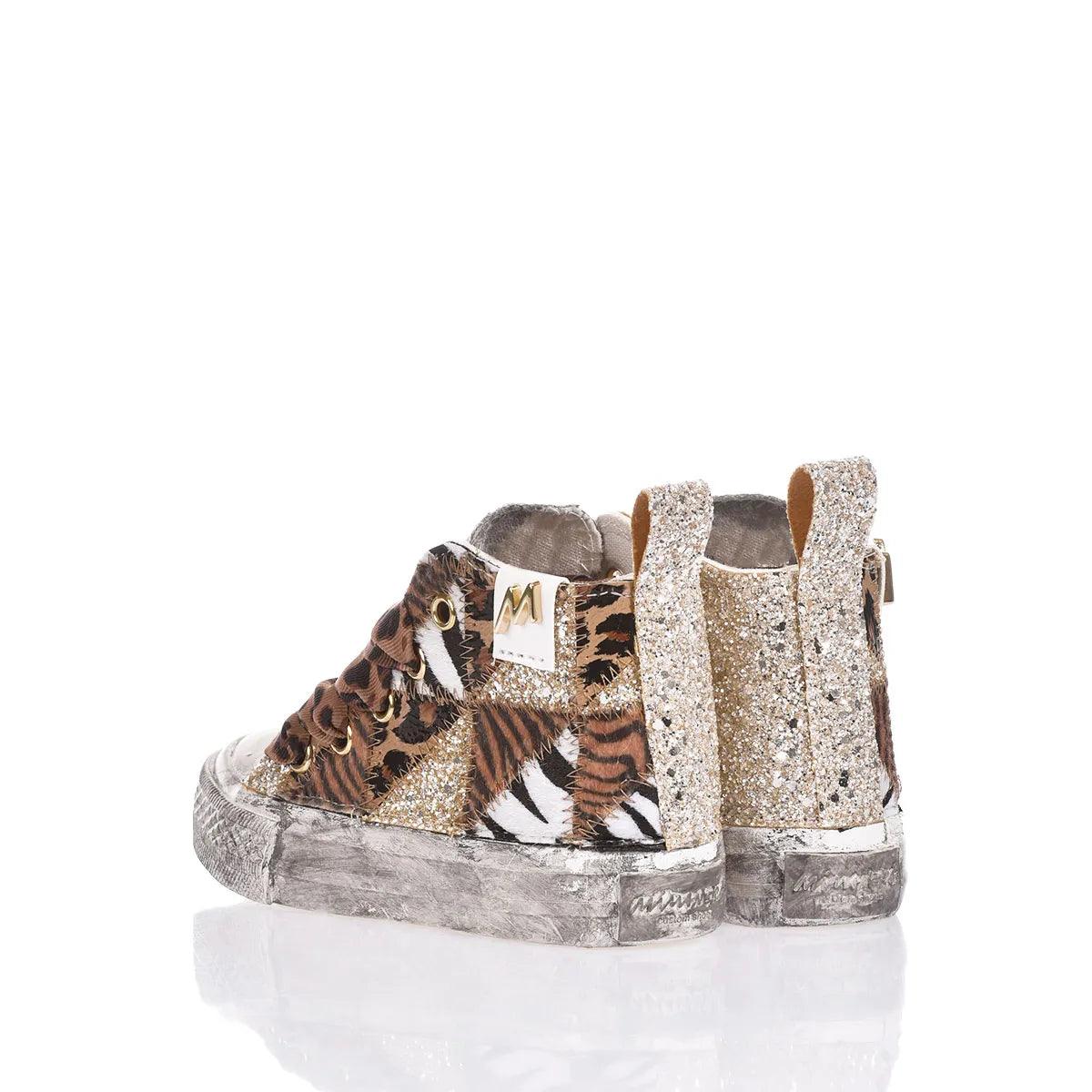 Sneakers glitter oro animalier, ideali per outfit premaman alla moda