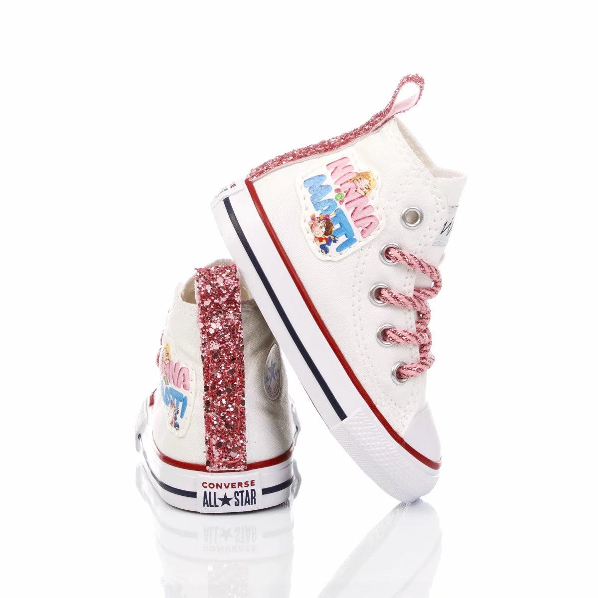 Scarpe baby bianche con glitter rosa e dettagli colorati, moda premaman bambino