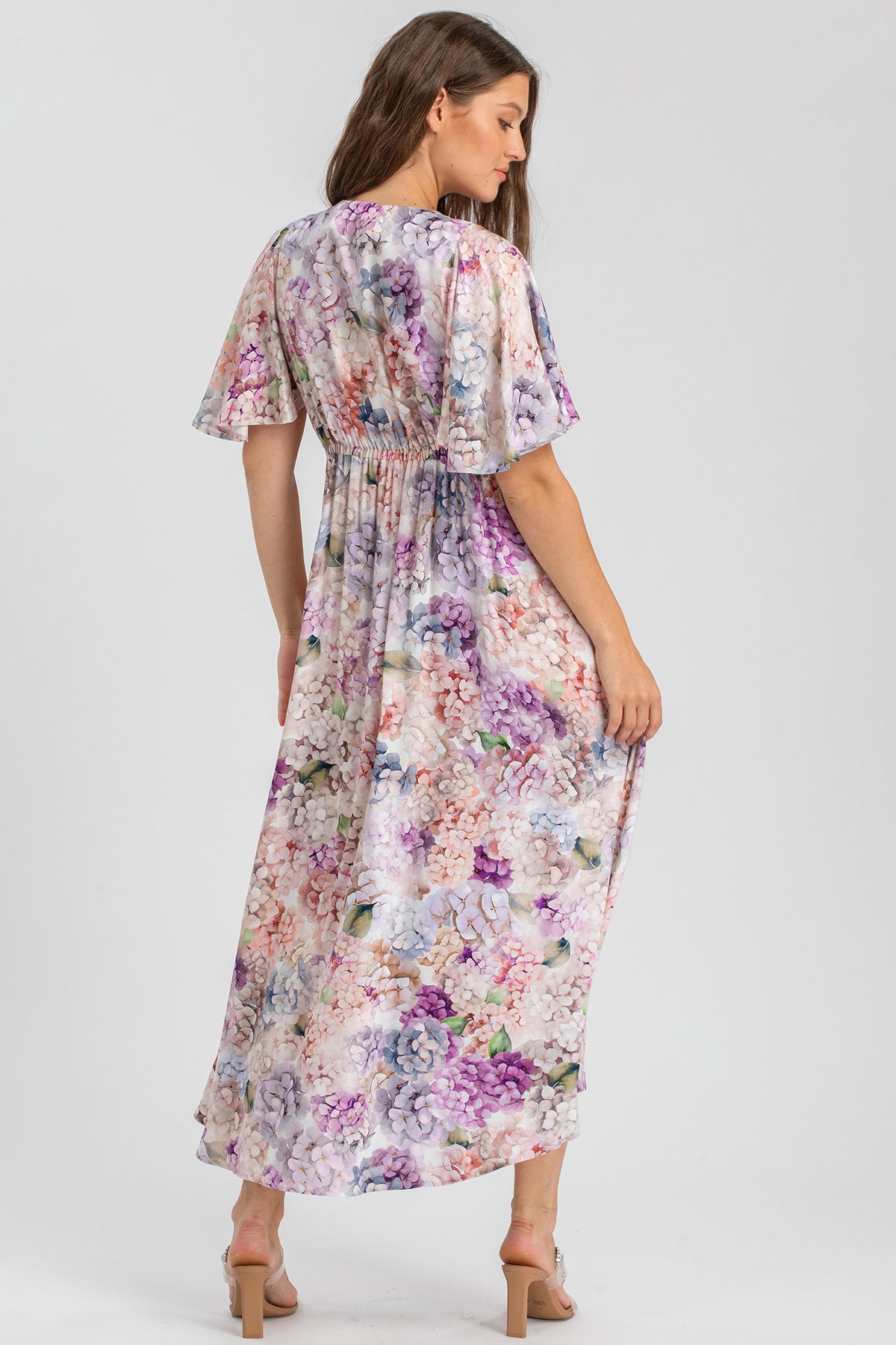 Abito premaman lungo floreale, maniche corte, tessuto leggero e colori pastello eleganti