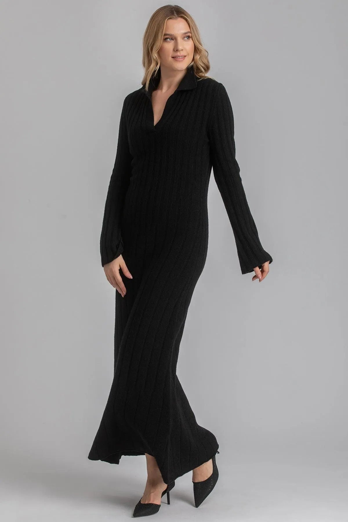 BEATRICE | Abito Svasato Nero con Colletto in Lana Merinos - Pietro Brunelli