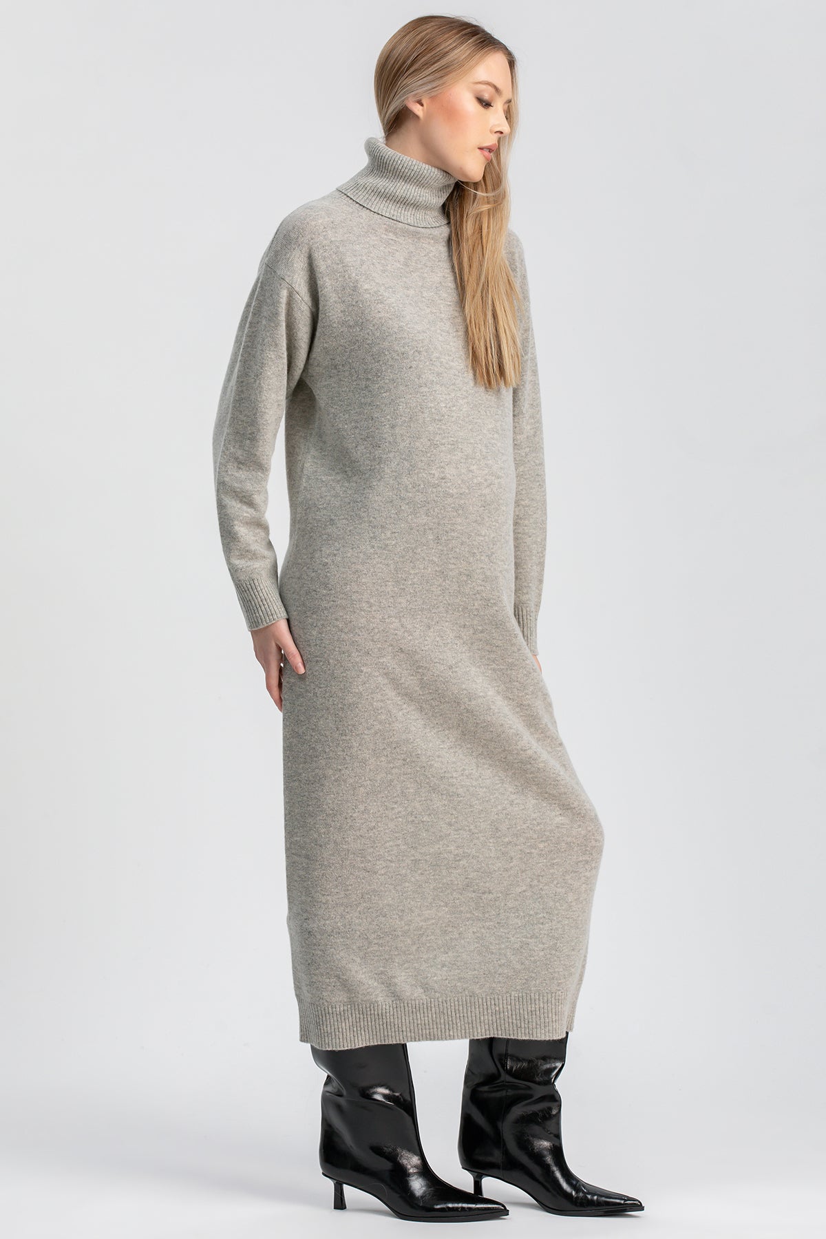 Abito premaman lana grigio con  maniche lunghe, vestibilità comoda ed elegante.