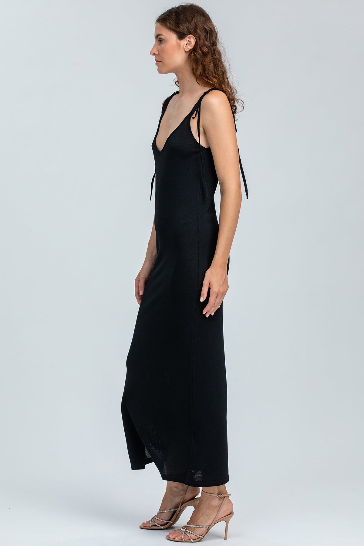 TAORMINA | Fitted Black Dress with V-Neck and Shoulder Knot