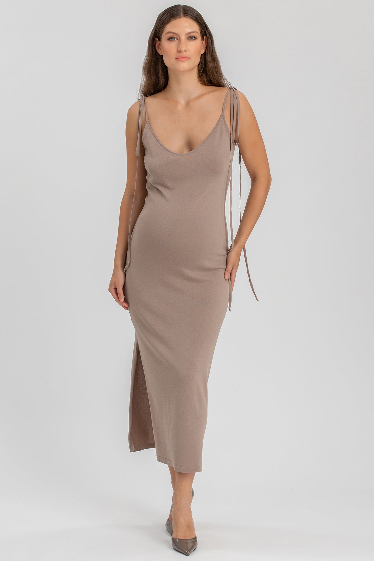 TAORMINA | Abito Aderente Beige con Scollo a V e Spalline da Annodare