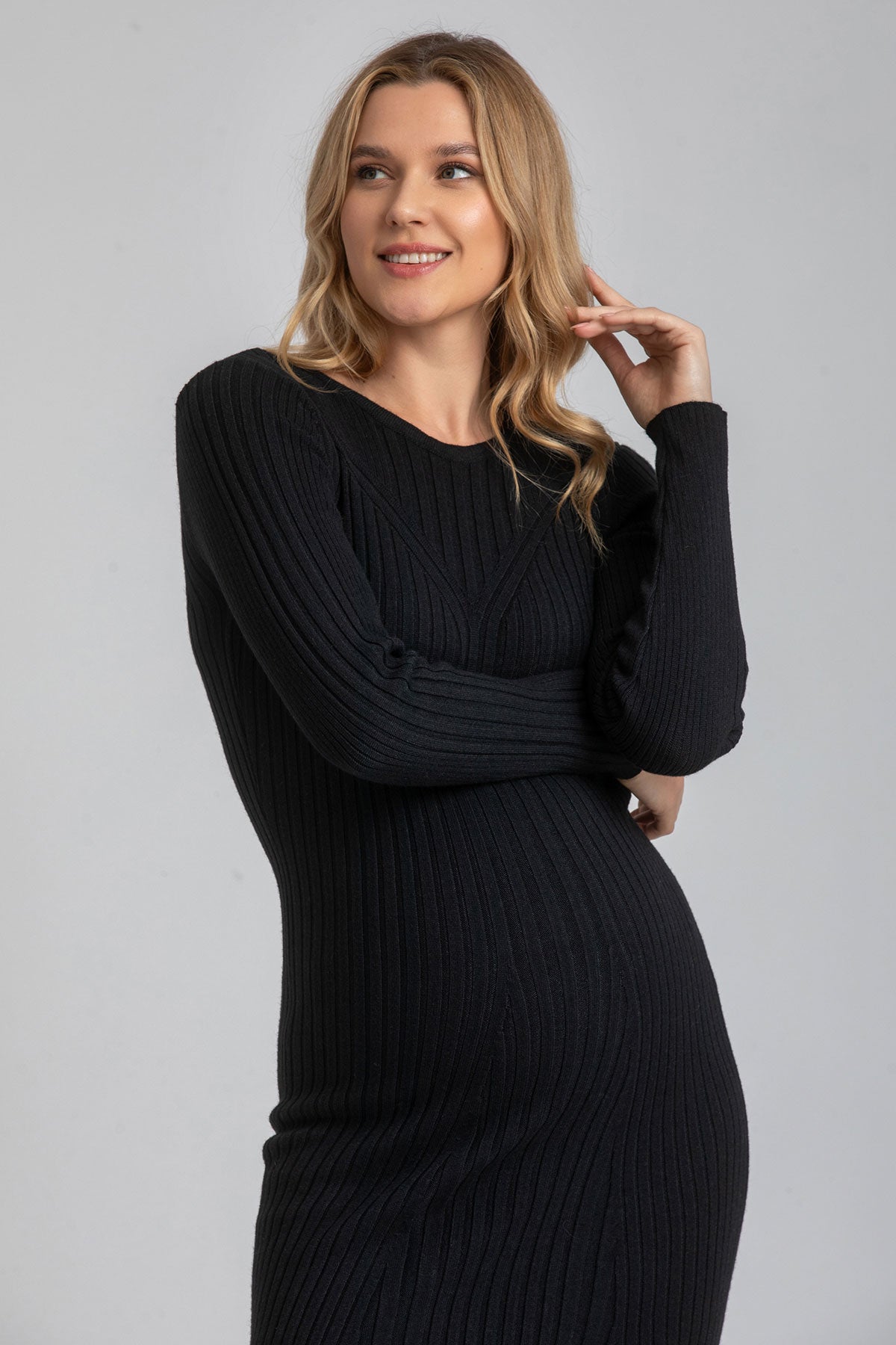 Abito premaman nero a costine, maniche lunghe, vestibilità aderente, look elegante