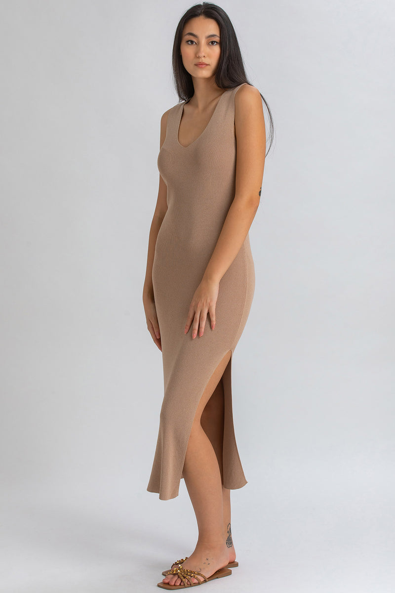 DALIA | Abito Aderente Marrone con Scollo a V