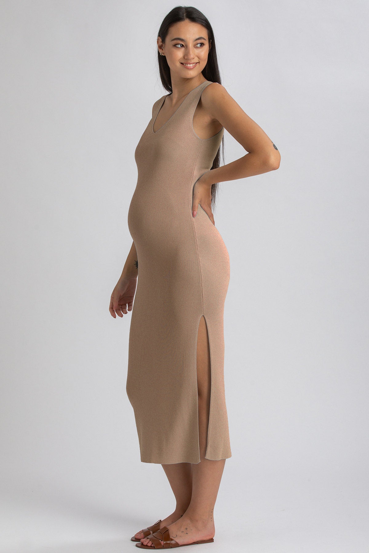 DALIA | Abito Premaman Aderente Marrone con Scollo a V