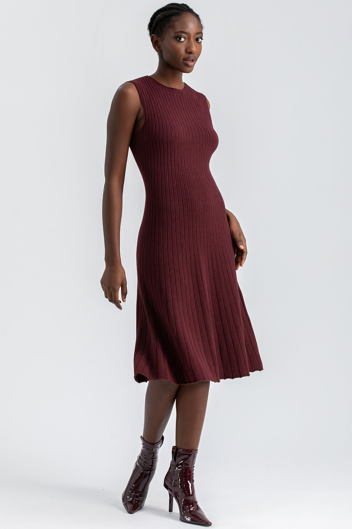 CORA | Abito Aderente Bordeaux con Collo Rotondo