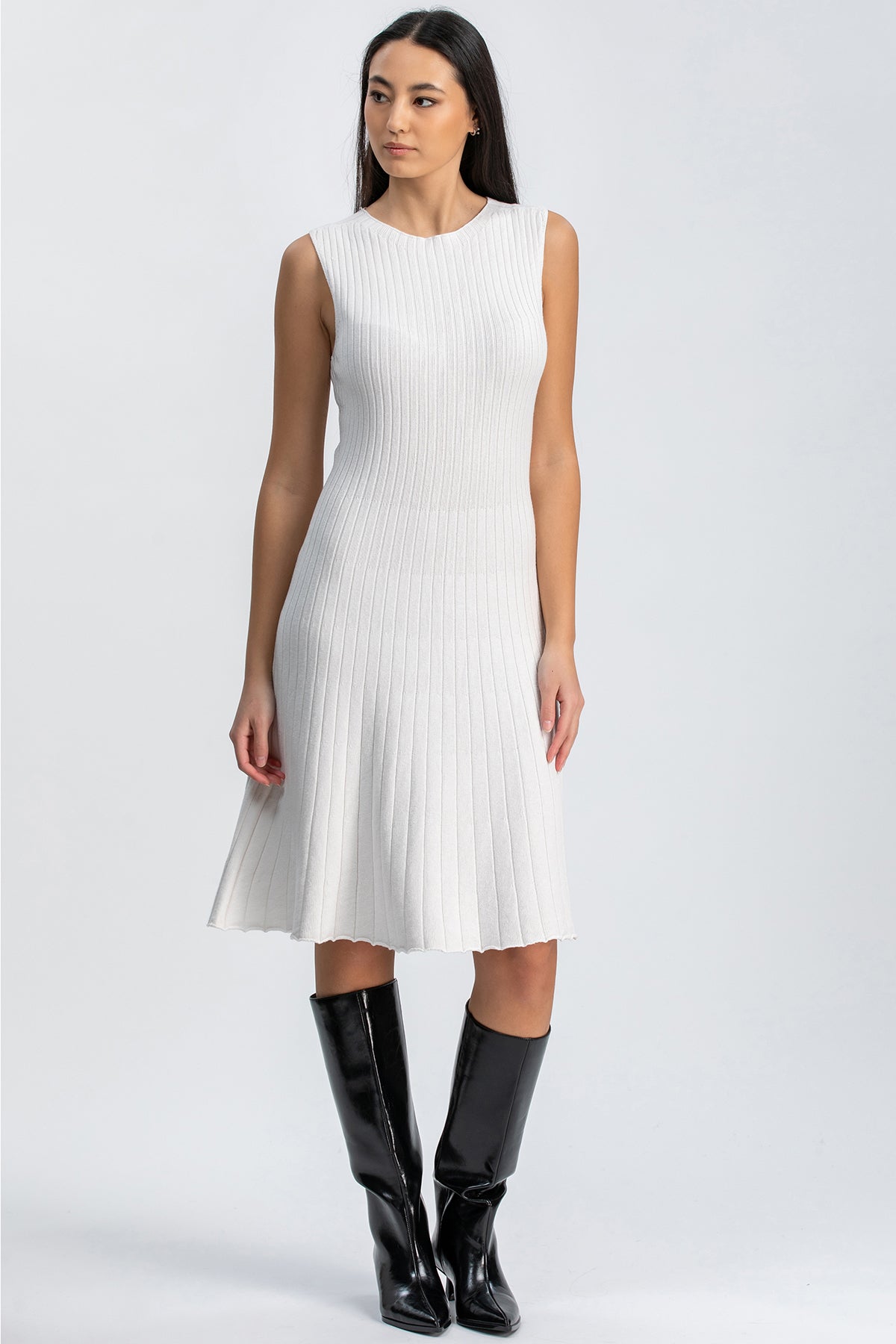 CORA | Abito Aderente Bianco con Collo Rotondo