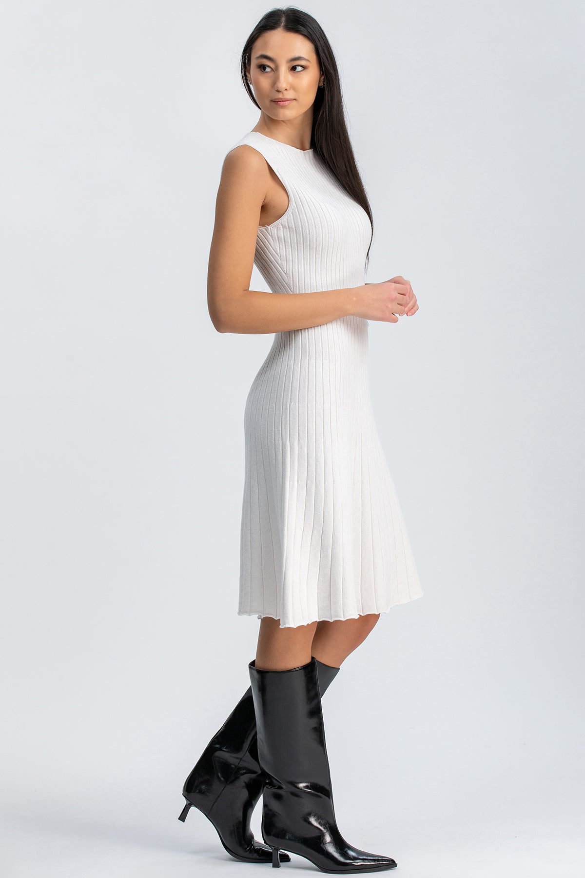 CORA | Abito Aderente Bianco con Collo Rotondo