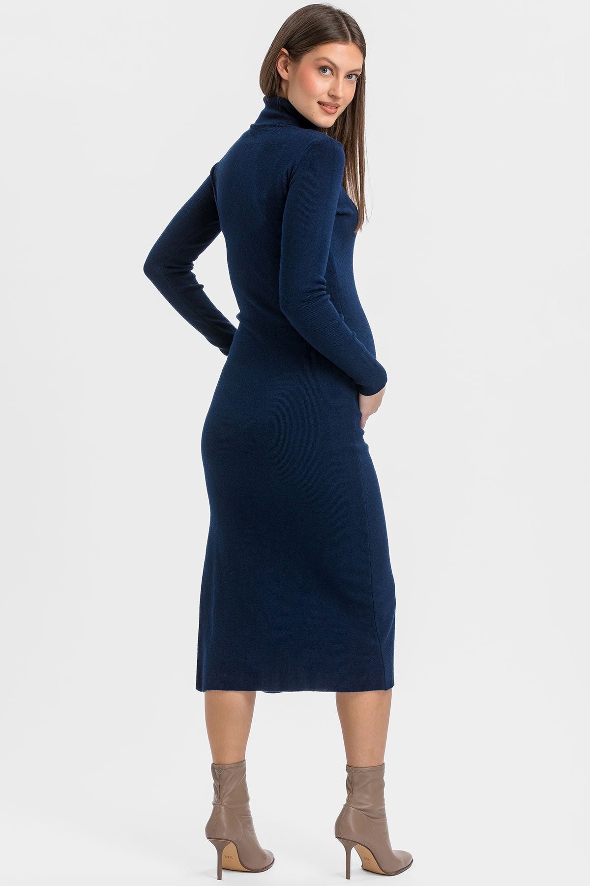 Abito premaman lungo blu con maniche lunghe.  