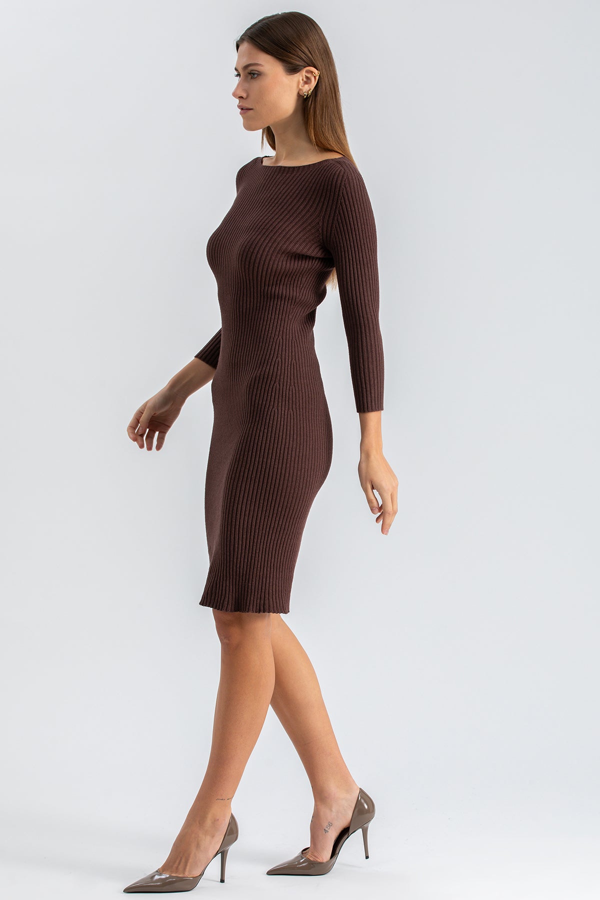 EMMA | Fitted Dress in Brown with Long Sleeves