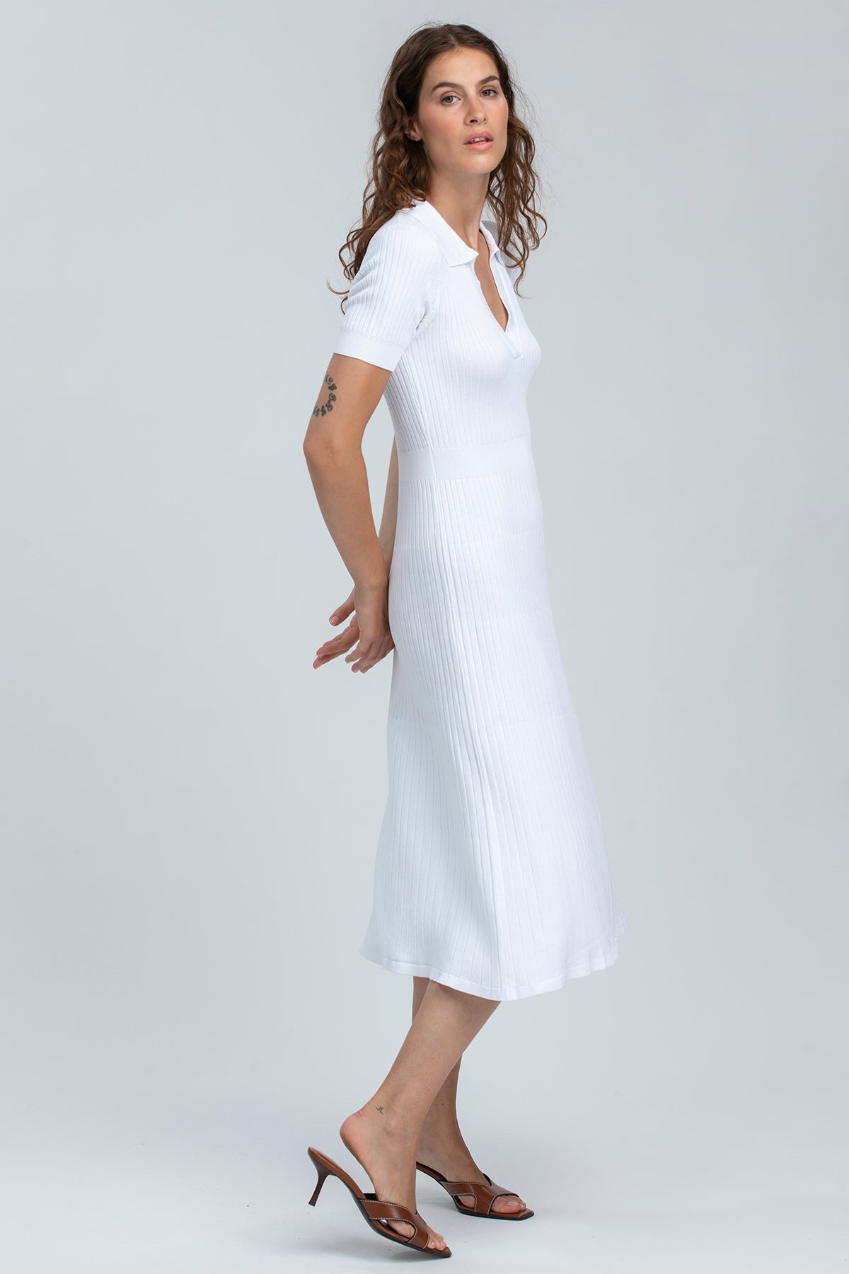 AZALEA | Abito Svasato Bianco con Colletto