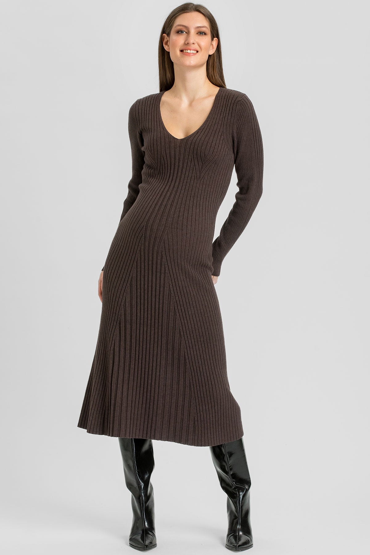 ANAELLE | Brown Ribbed Maternity Maxi Dress with V-Neckline