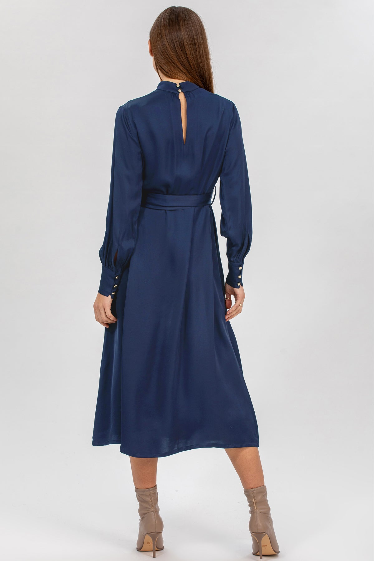 Abito premaman elegante blu notte a maniche lunghe, visto da dietro, ideale per gravidanza