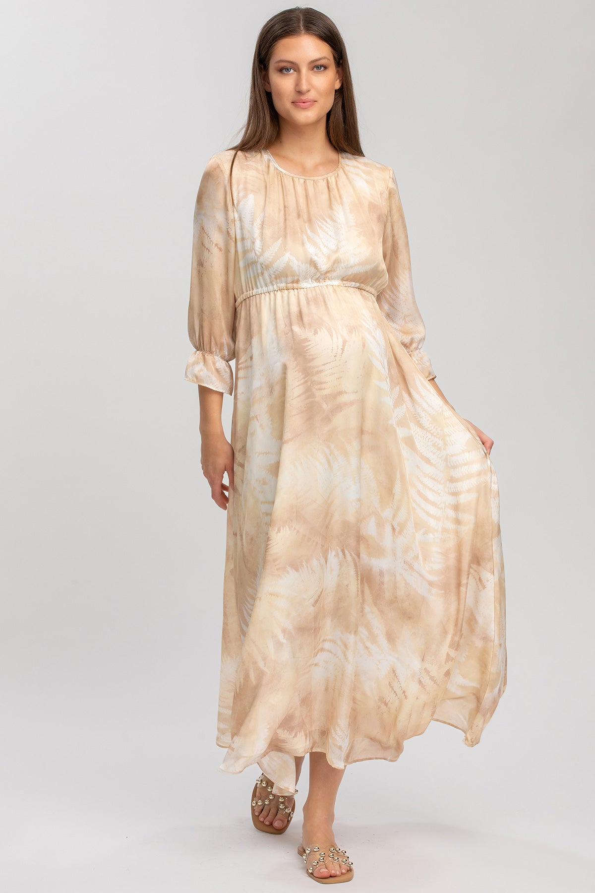 Abito premaman lungo beige con maniche a tre quarti e motivo foglia, donna incinta