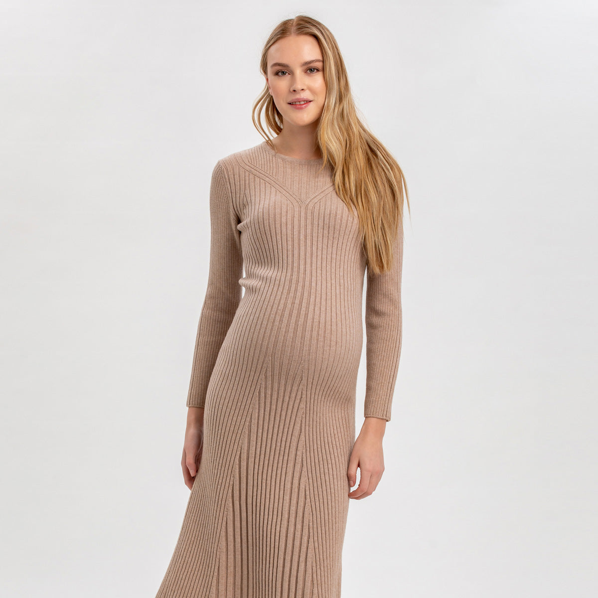 Vestiti premaman chic e alla moda con i tessuti naturali