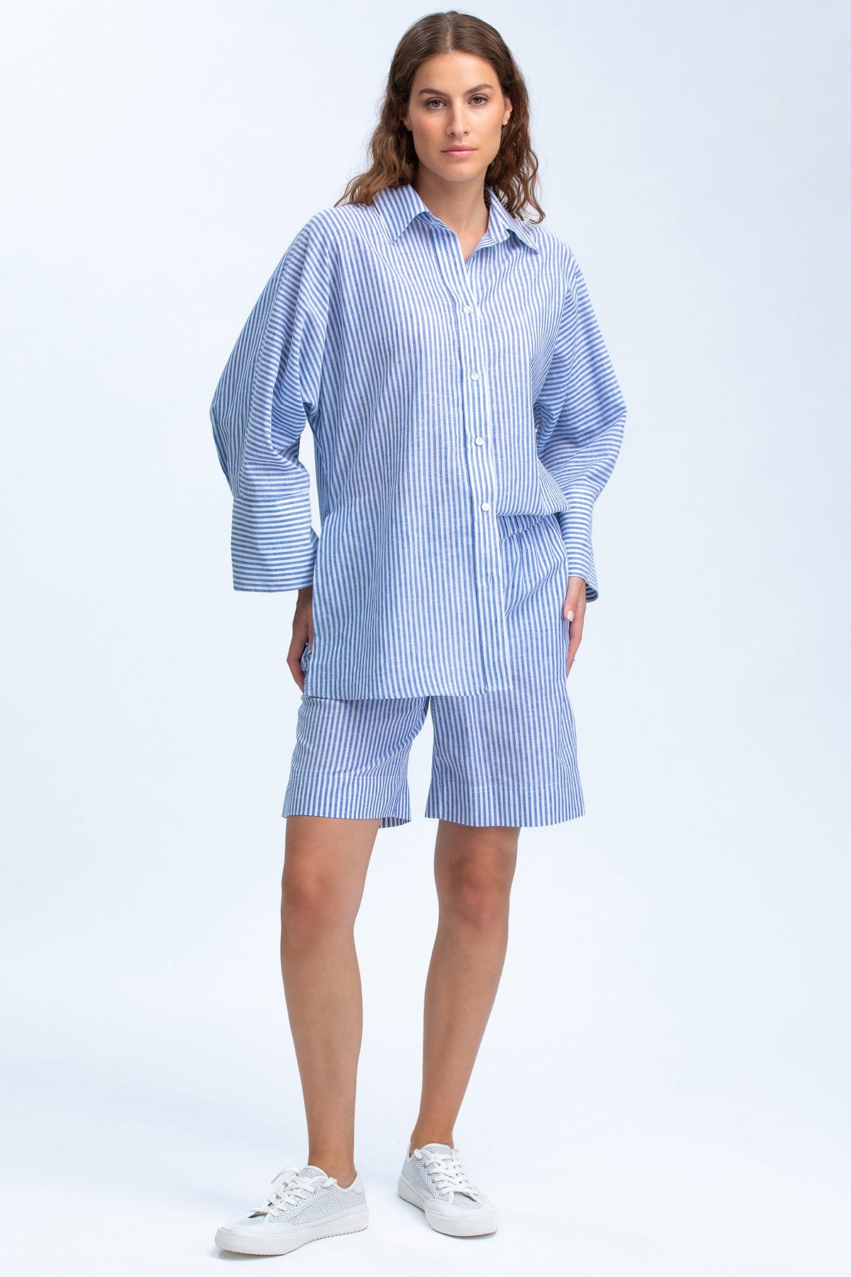 Completo premaman camicia e shorts a righe azzurre, abbigliamento premaman estivo