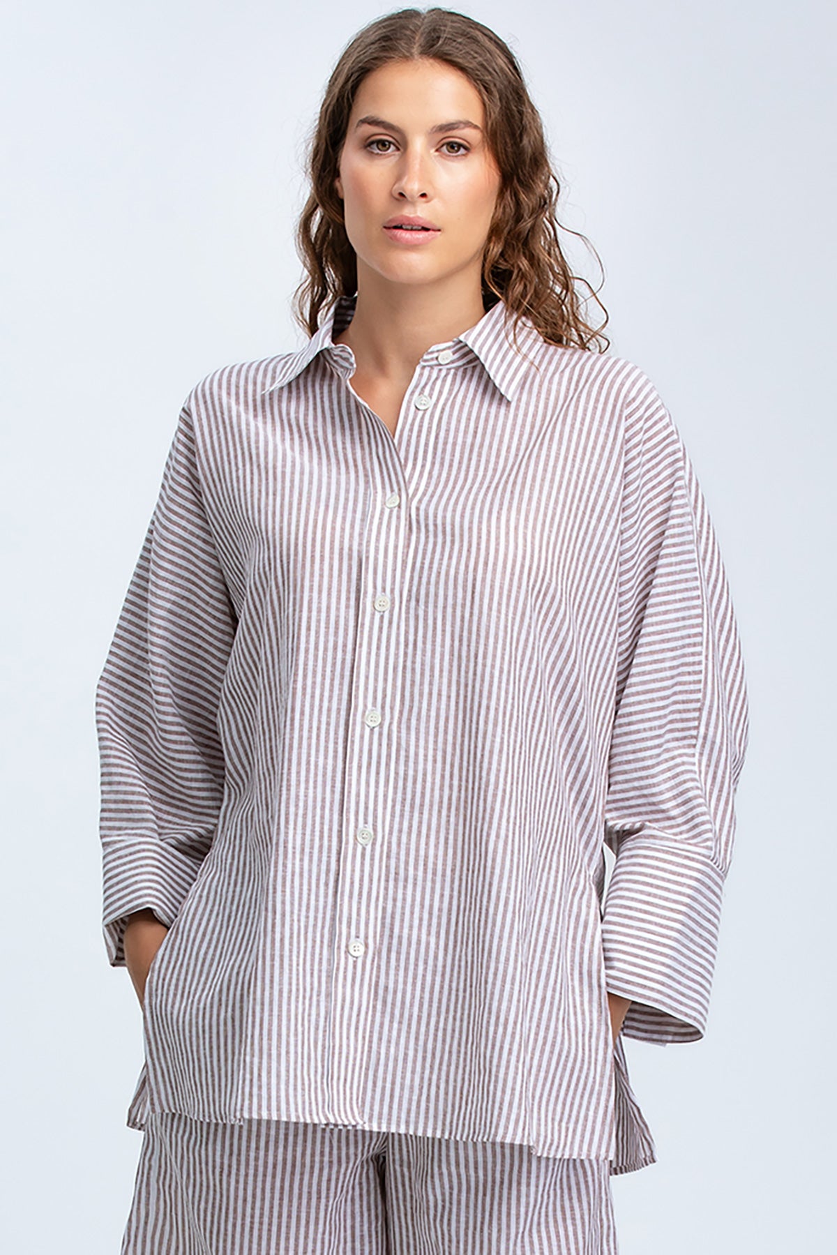 LIPARI | Camicia Oversize in Lino a Righe Marroni