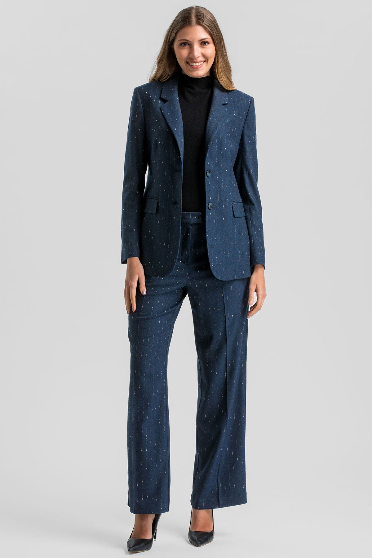 Elegant blue maternity suit with shimmering details.