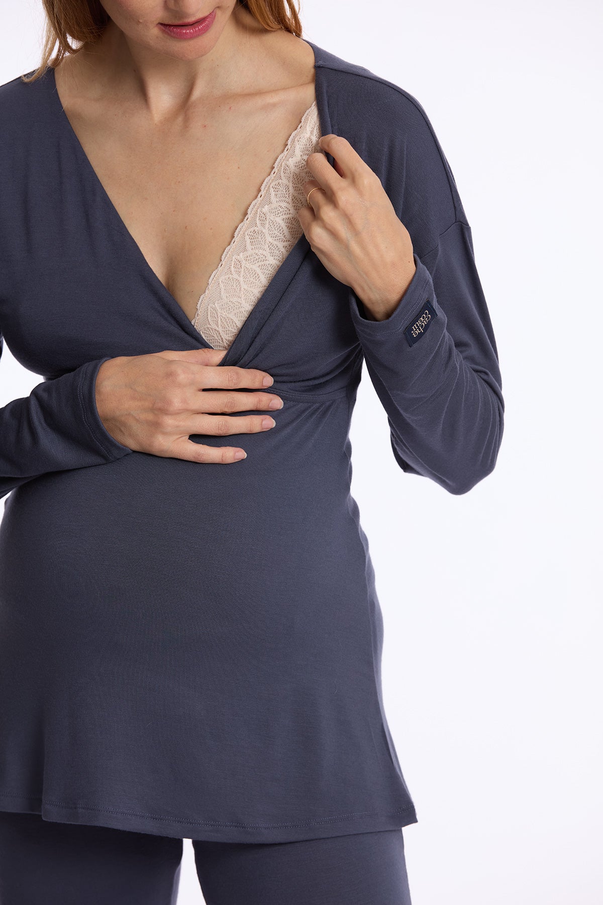 Maglia premaman blu notte a maniche lunghe con scollo incrociato per allattamento