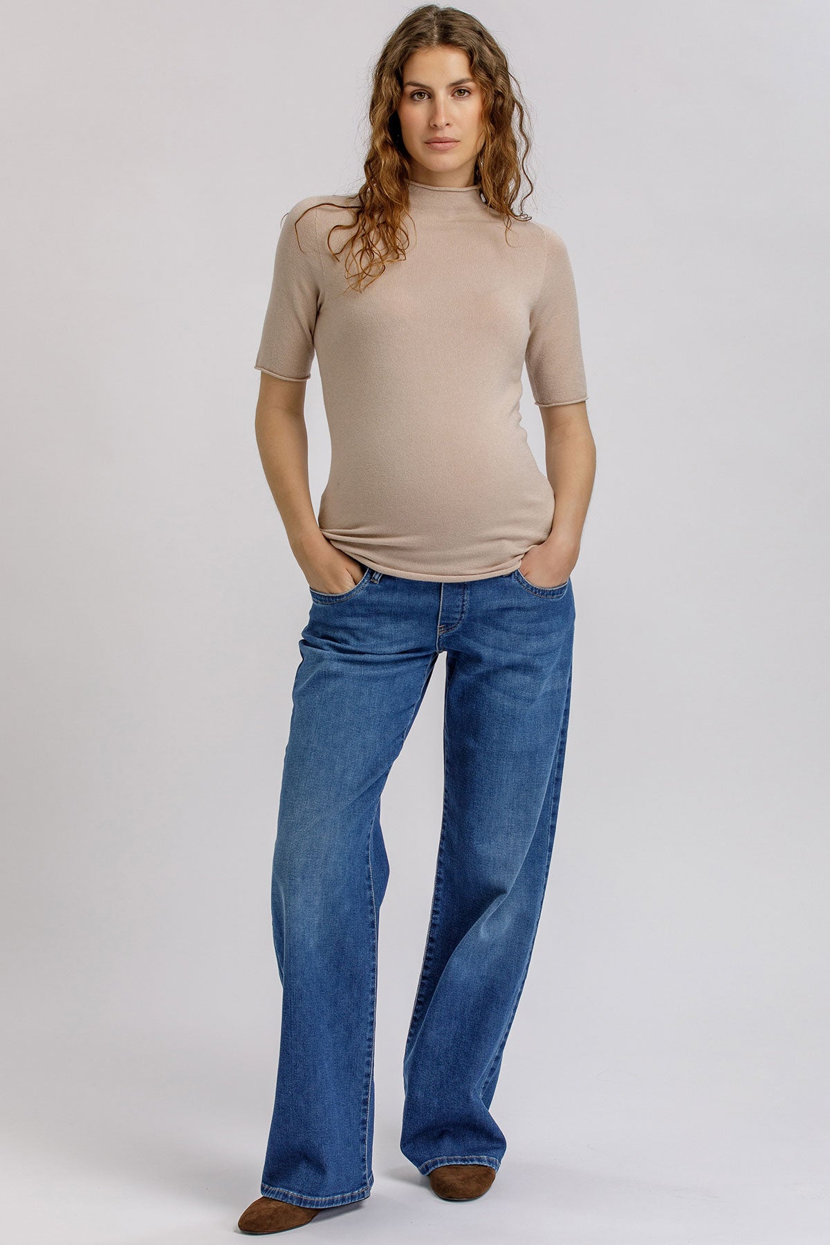 Maglia premaman beige aderente in morbida maglia