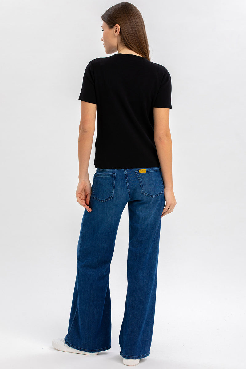 APRIL | Black Maternity T-Shirt with Round Neckline