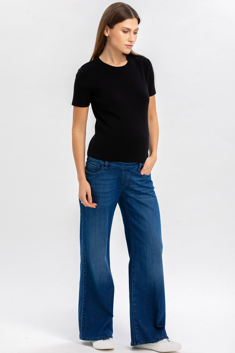 APRIL | Black Maternity T-Shirt with Round Neckline