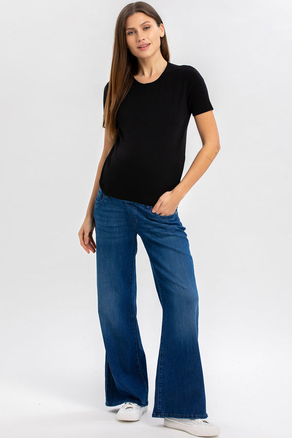 APRIL | Black Maternity T-Shirt with Round Neckline