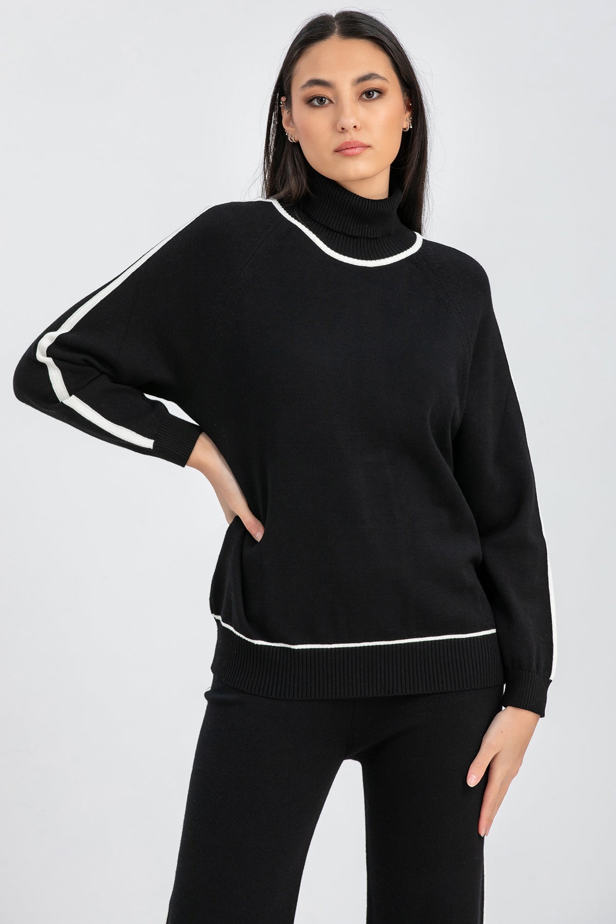 CRYSTAL | Maglia Nera con Collo