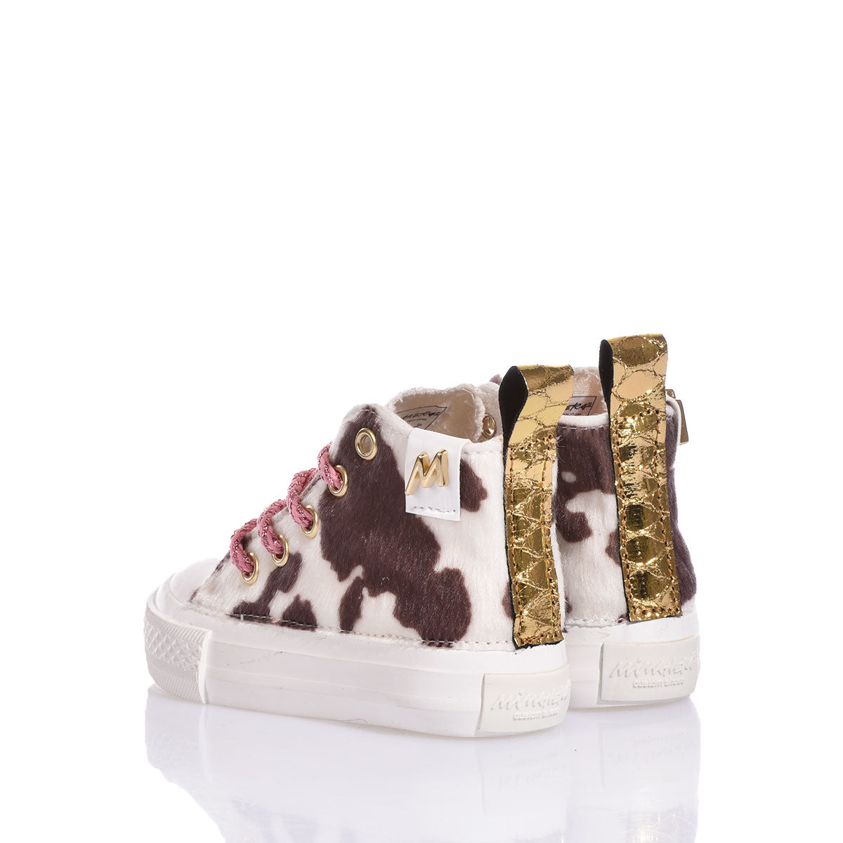 Scarpe neonato fantasia mucca con dettagli dorati, ideali per abbigliamento premaman elegante